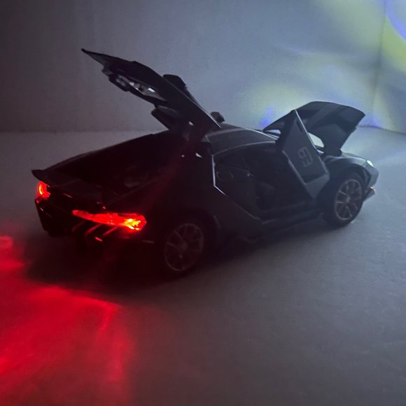 1:24 Lamborghini Centenario Diecast With Headlight & Taillight LED Matt Green - Picture 10 of 11